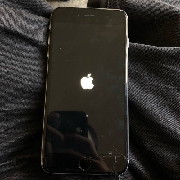 iPhone 6 - Picture 1 of 8